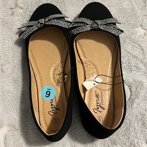 Iynx women's size 6 Black flats with silver rhinestones.